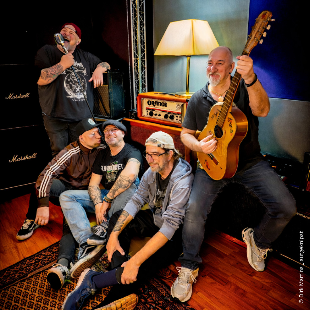 Fröhliches Foto von der Gronauer Band Gum Bucket.