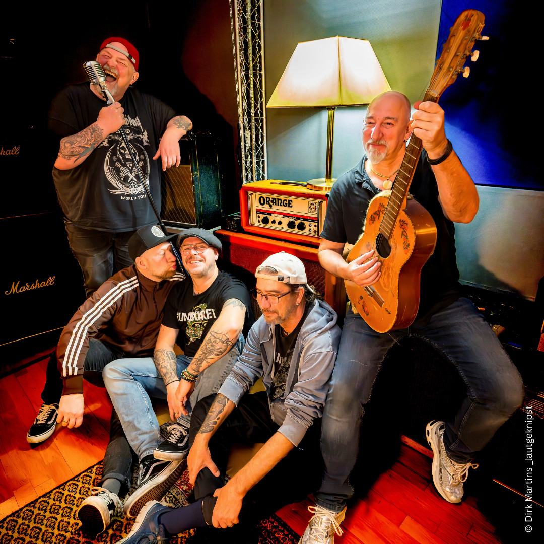 Fröhliches Foto von der Gronauer Band Gum Bucket.