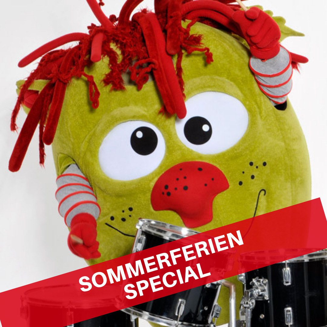 Foto von dem Zappeltier am Schlagzeug mit dem Text: Sommerferien Special.